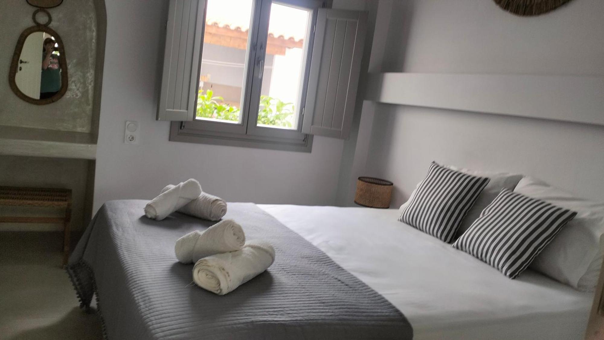 Θέαστρον - Theastron House With Great View In Chora Lejlighed Pera Gyalos Eksteriør billede