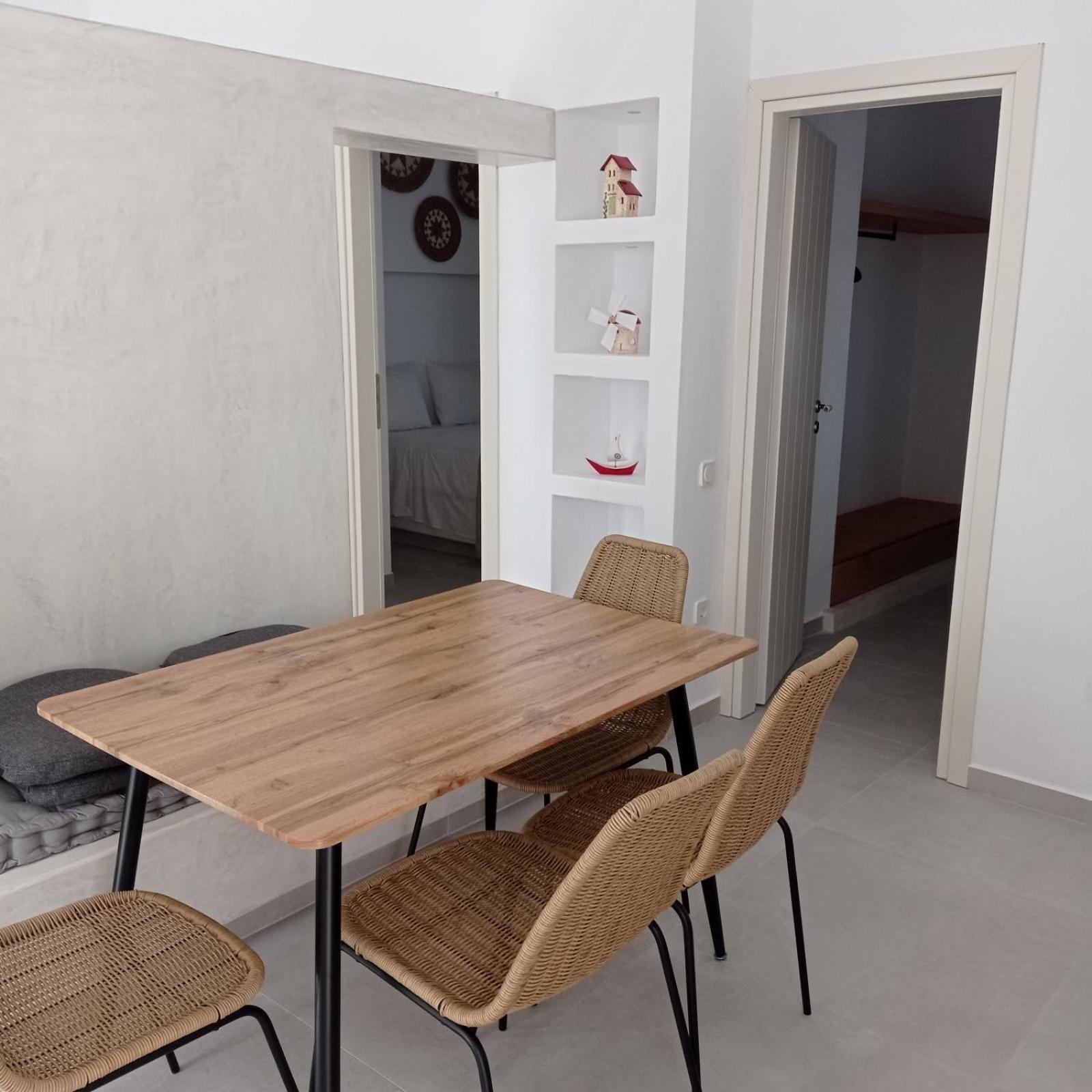 Θέαστρον - Theastron House With Great View In Chora Lejlighed Pera Gyalos Eksteriør billede
