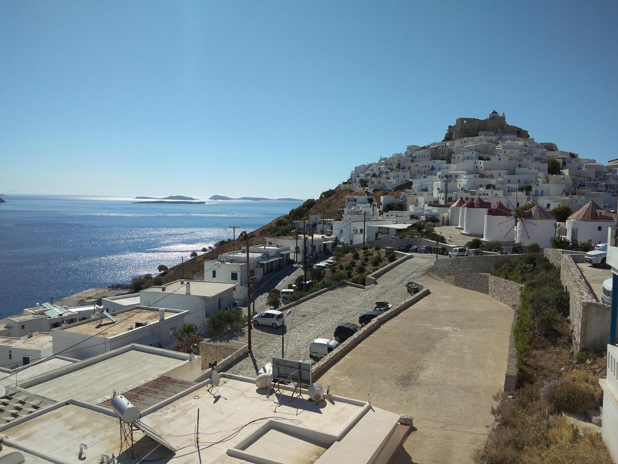 Θέαστρον - Theastron House With Great View In Chora Lejlighed Pera Gyalos Eksteriør billede